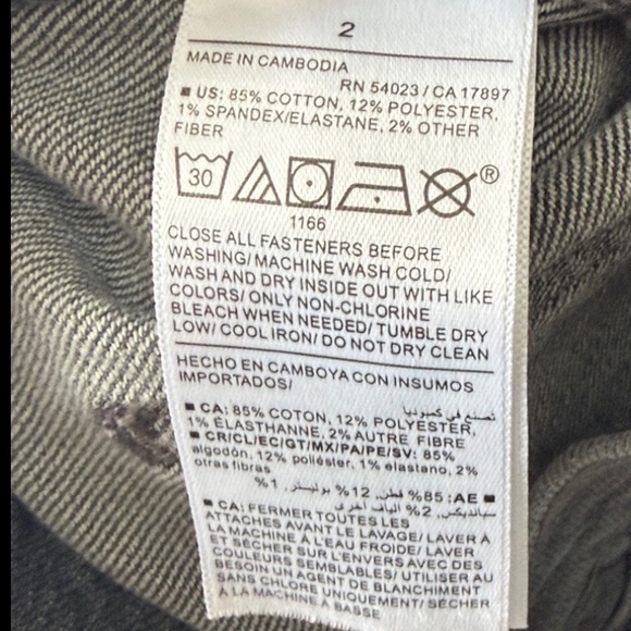 Old Navy Mid-Rise Wow Boyfriend Straight Jeans - Picture 13 of 13